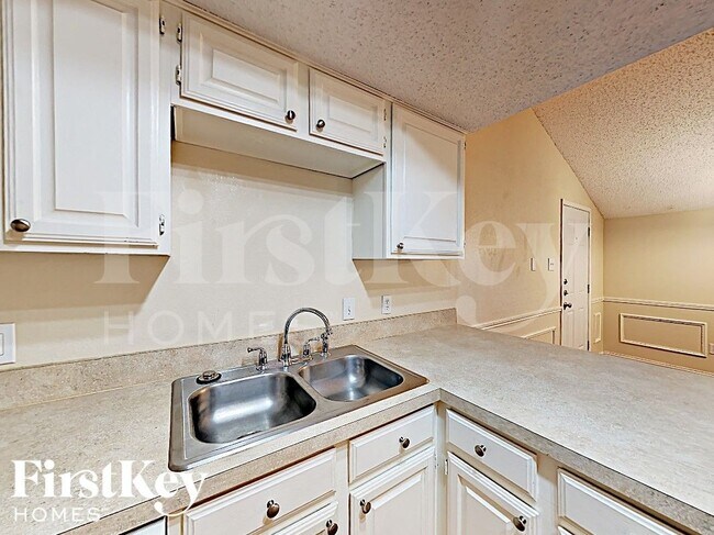 Foto del edificio - 504 Mockingbird Dr