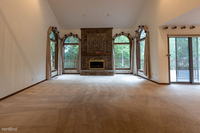 Building Photo - 4 br, 3.5 bath House - 18750 Beck Rd