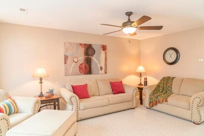 Foto del edificio - 1055 Alexander Hamilton Ln
