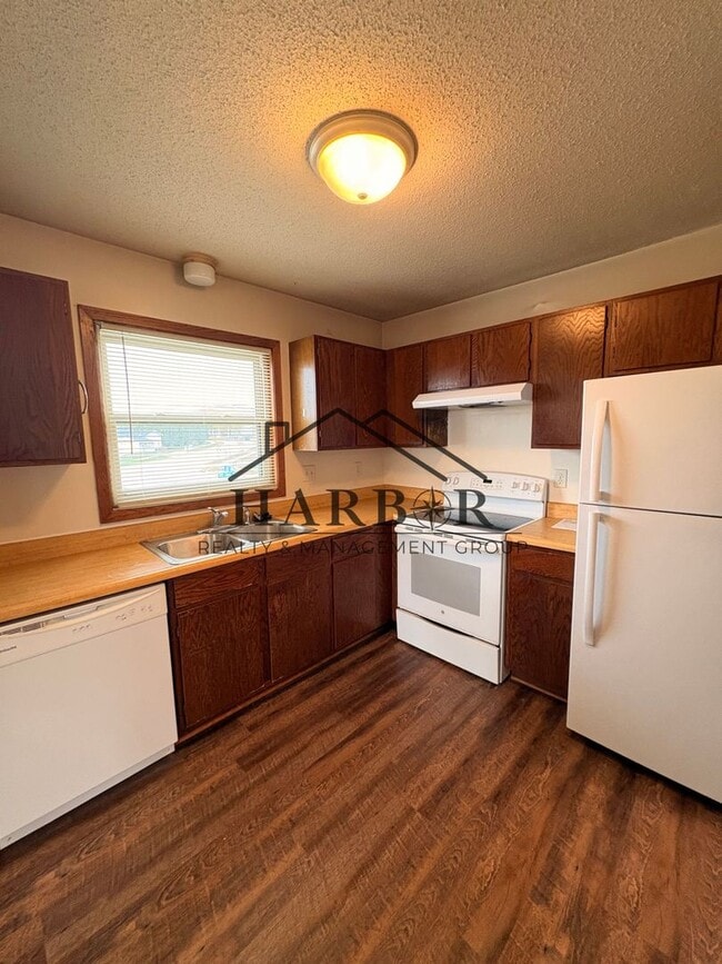 Building Photo - 2426 30th Ave NW