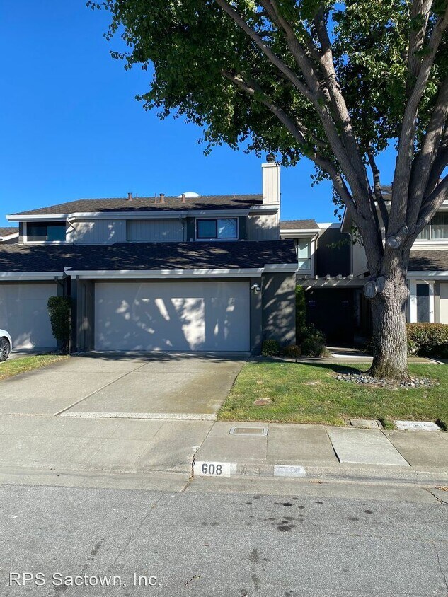 Primary Photo - 3 br, 2.5 bath House - 608 Marlin Court