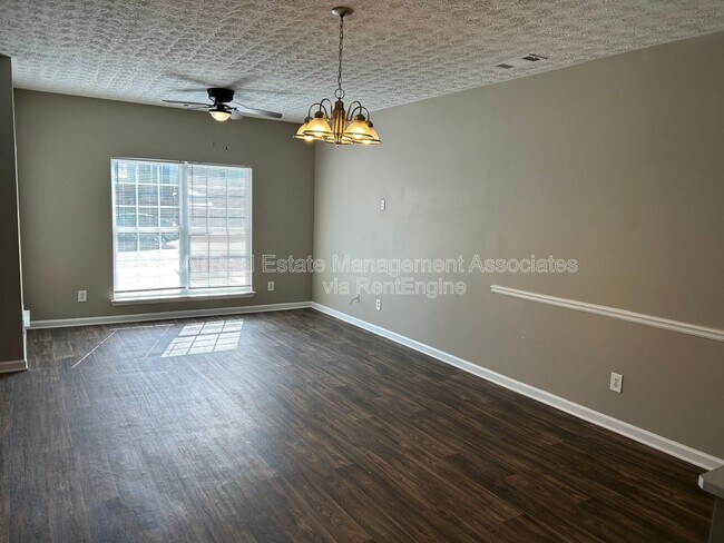 Foto del edificio - 1735 Carrington Dr