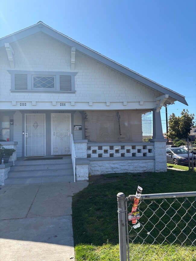 Building Photo - 402 E 43rd Pl