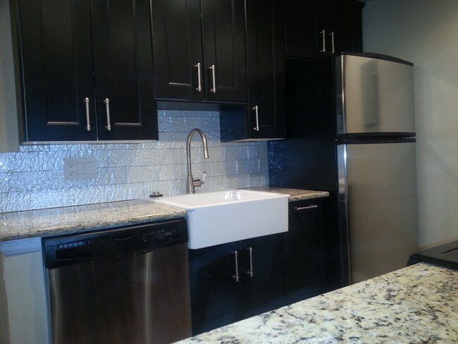 Foto del edificio - Newly renovated 1 Bed/1 Bath Condo near Lo...