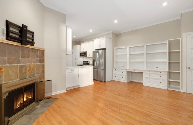 Building Photo - 20 E Goethe St
