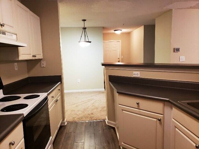 Building Photo - Move In Ready