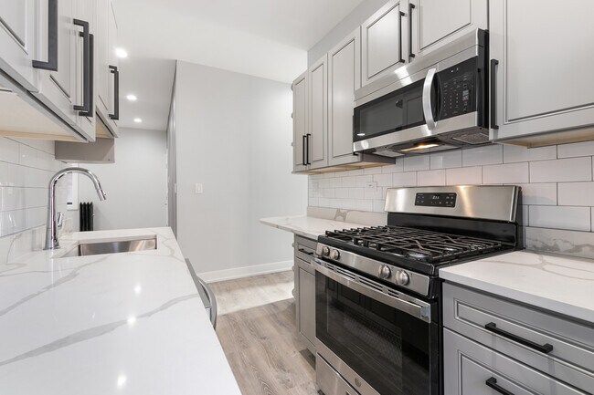 Foto del edificio - 7622 N Eastlake Ter