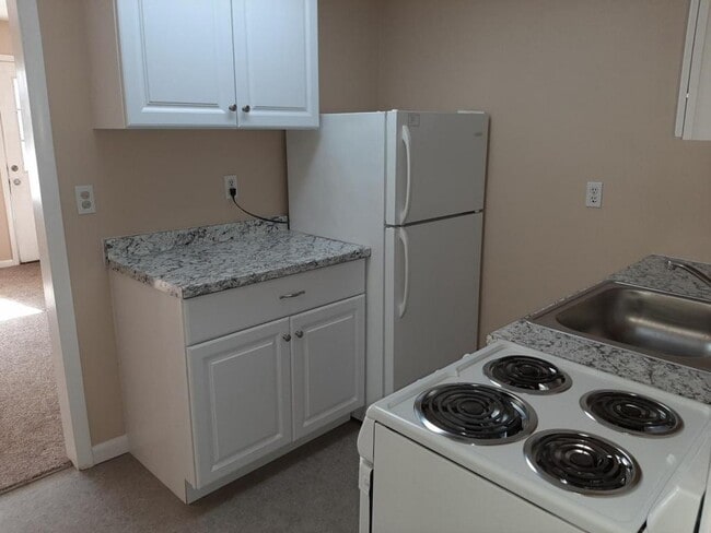 Building Photo - 157 Main St