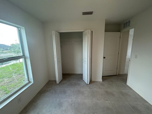 Foto del edificio - Coming Soon Brand New Construction 4/2