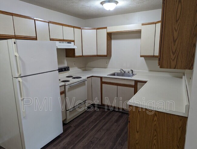 Foto del edificio - 6087 In the Pines Dr SE