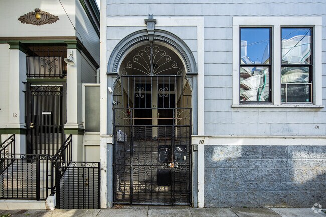 Entrance - 10 Sumner St