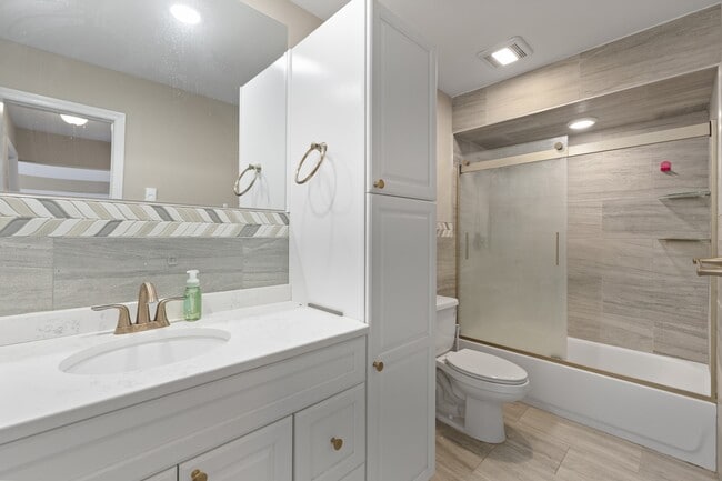 Building Photo - 466 A Liberty St