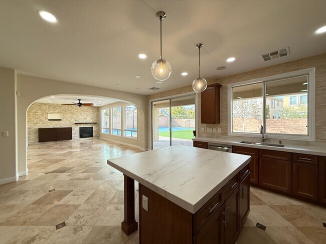 Building Photo - Gated 4BD/3BA home near Red Rock Casino! S...