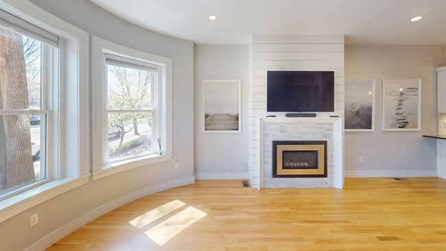 Building Photo - 1896 Beacon St