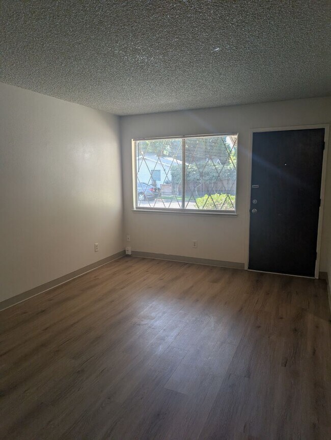 Foto del edificio - Charming 2-bedroom, 1 bath duplex