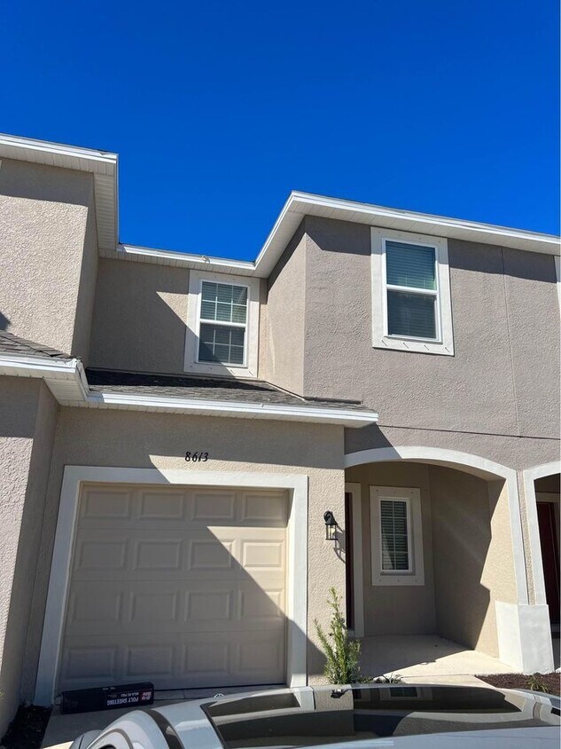 Primary Photo - 8613 Lunar Skye St