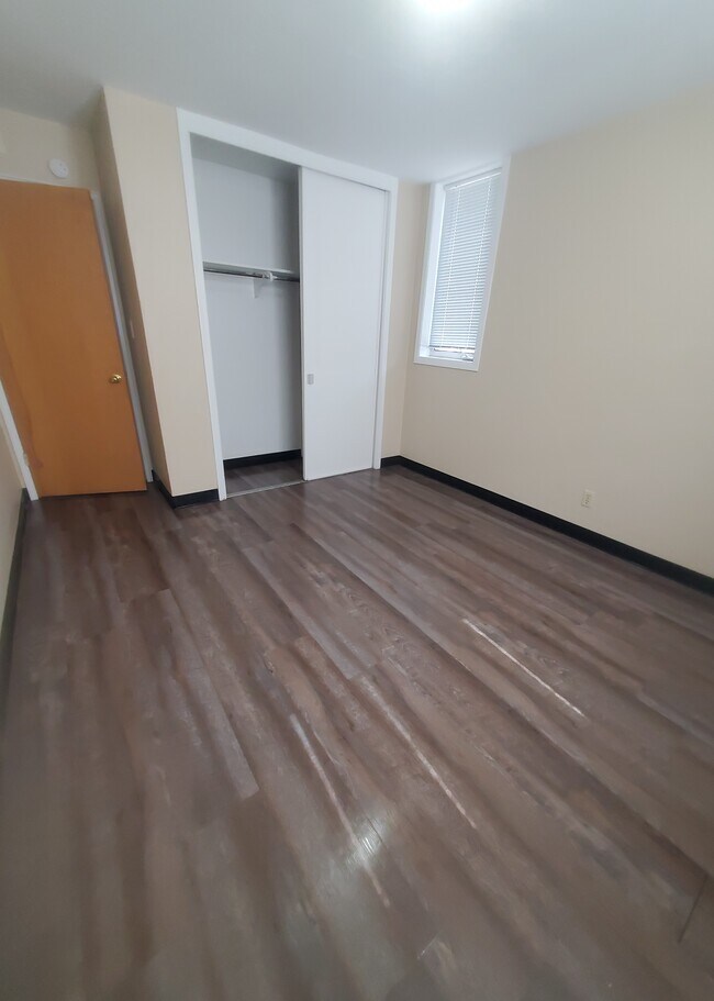 Foto del edificio - 311 W Highland Dr
