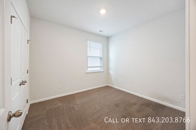 Foto del edificio - 103 Green Passage Ln