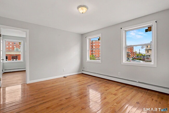 Foto del edificio - 143 Highland Ave
