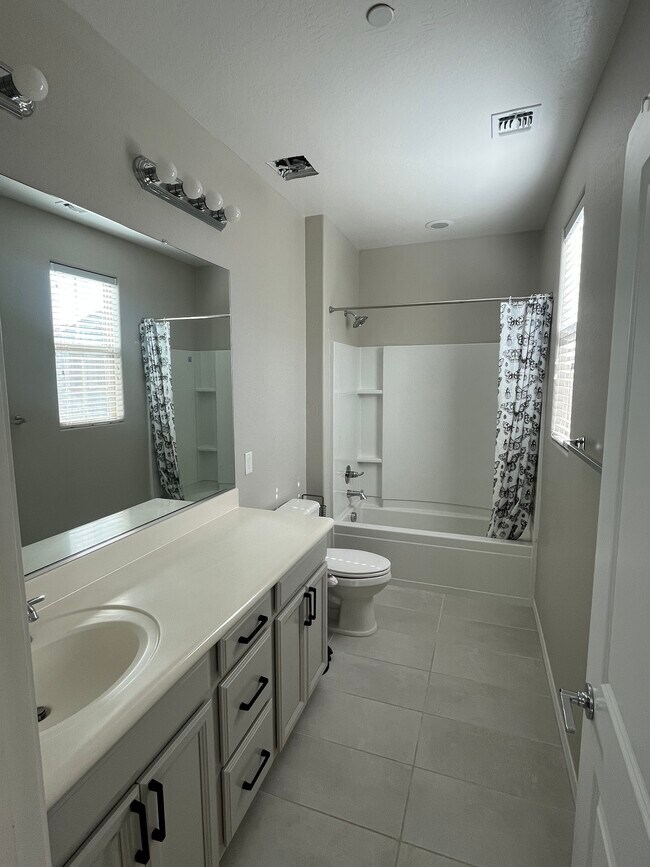 Foto del edificio - 1636 E Dogwood Ln