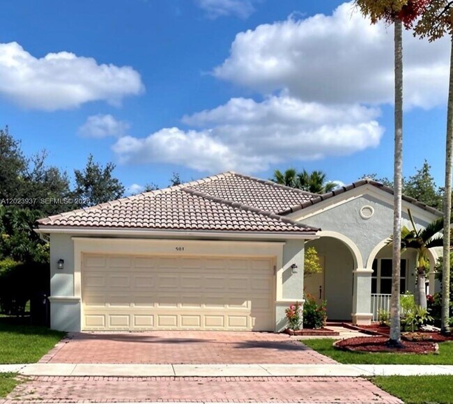 Foto del edificio - 953 Tanglewood Cir