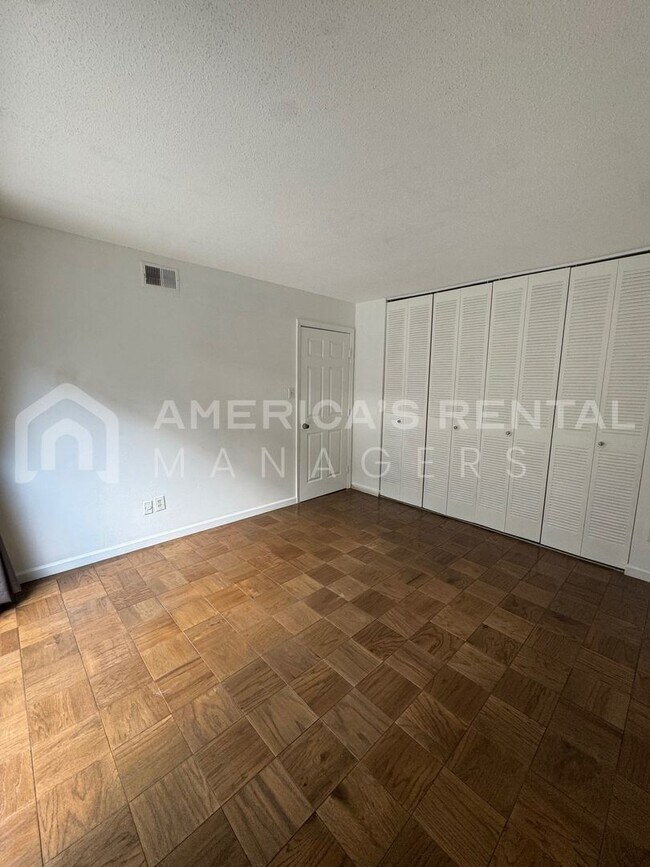 Foto del edificio - Altamont Patio Condominium View with 48 Ho...