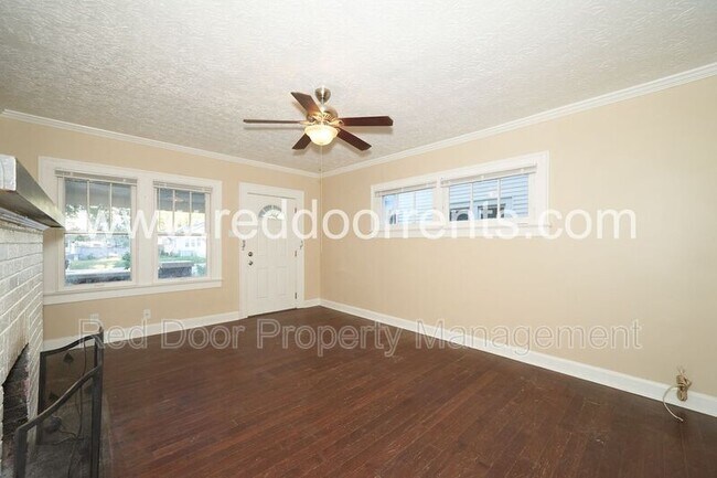 Foto del edificio - 4829-4831 N College Ave