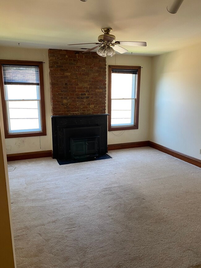 Living Room - 16 N Rowland St