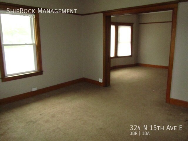 Building Photo - 324 N 15th Ave E