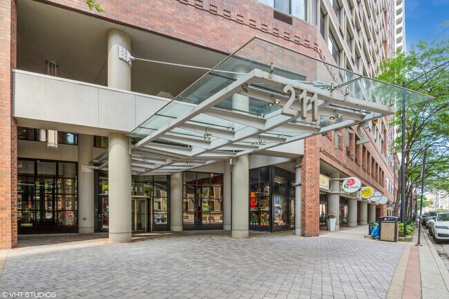 Foto del edificio - 211 E Ohio St