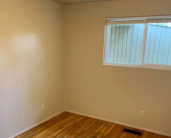 Foto del edificio - 5325 S Leo St