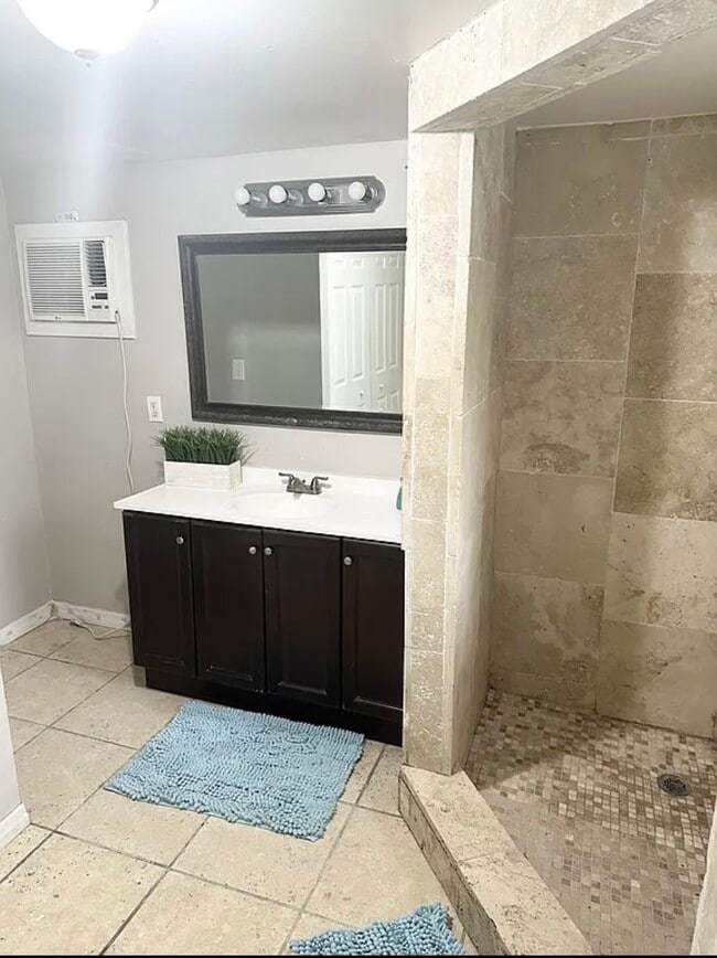 Photo - 6715 Mott Ave House