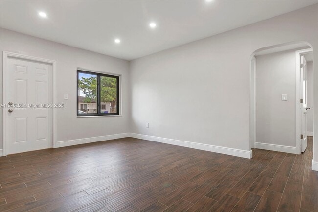 Building Photo - 1134 SW 12th Ct