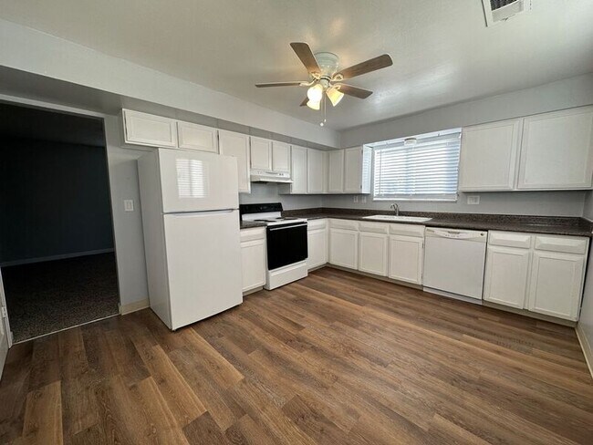 Foto del edificio - 4639 S Acoma St