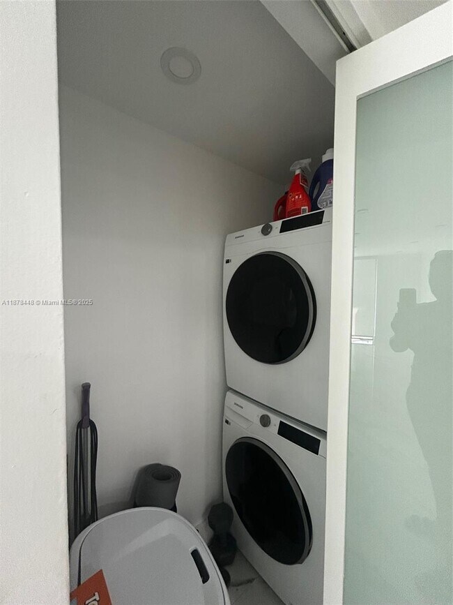 Foto del edificio - 2055 SW 122nd Ave