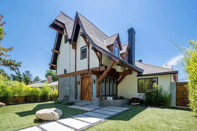 Building Photo - 2735 Westwood Blvd