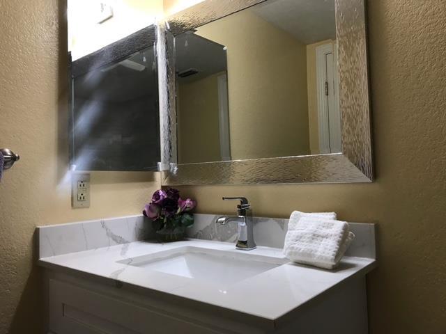 Foto del edificio - 245 Reflections Dr