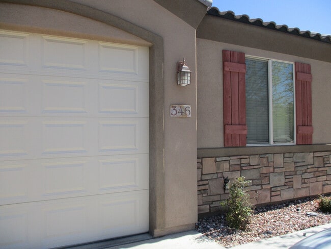 Building Photo - Charming 3-Bedroom Town Home in Golf Cours...