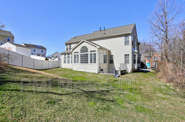 Building Photo - 7232 Lyndsey Way