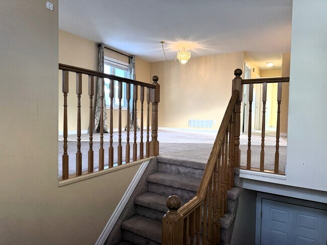 Photo du bâtiment - Well Maintained Main Floor Bungalow (2 Bed, 1 Bath)