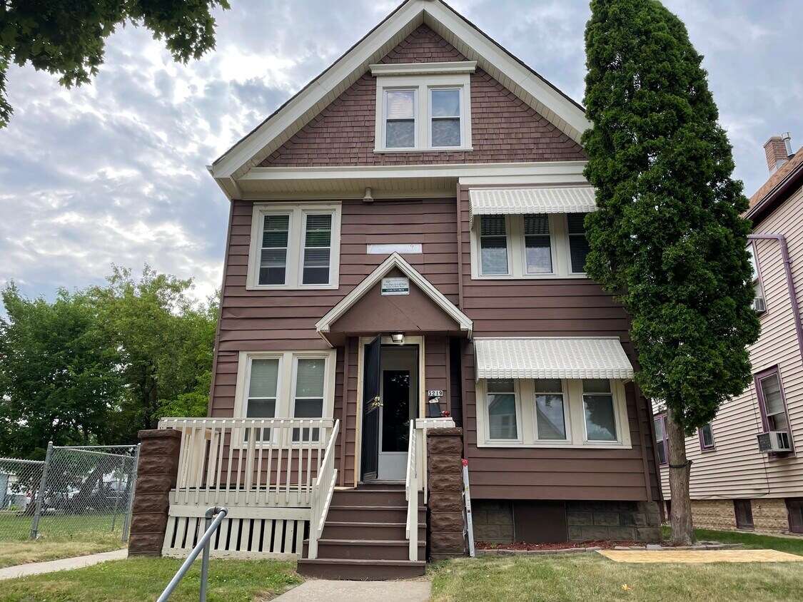Primary Photo - 3219 N 13th St