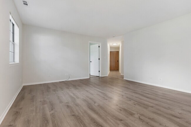 Building Photo - 8 Gant Cir