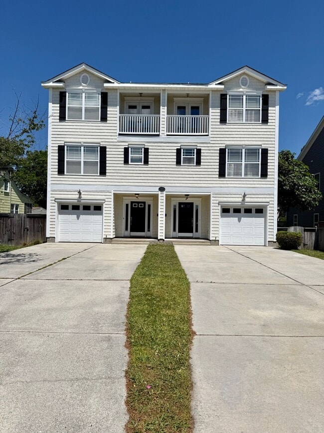 Building Photo - 413 9th St