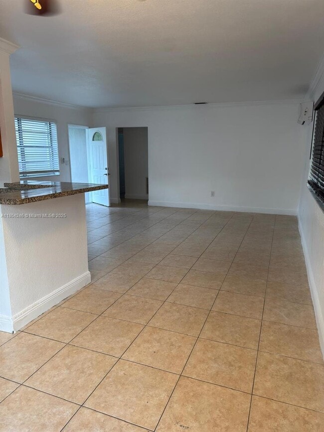 Building Photo - 700 SW 5th Ct