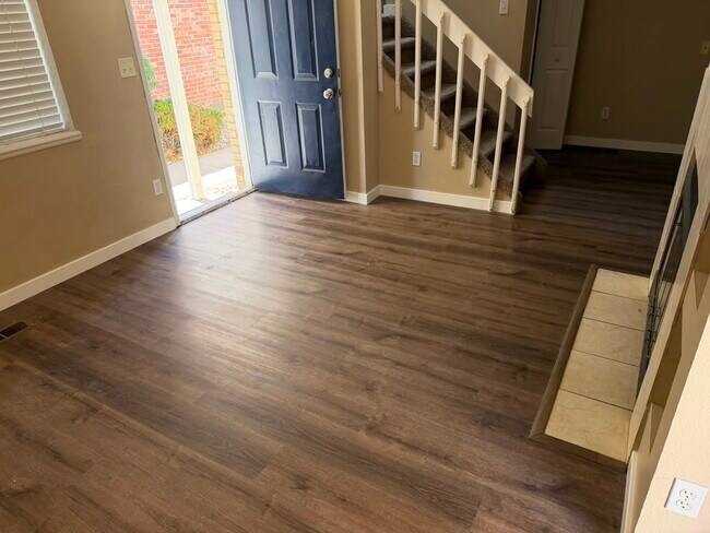 Building Photo - 964 S Pitkin Ct