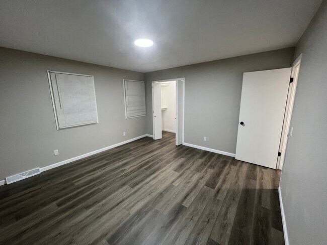 Master Bedroom 2/2 - 2951 Traceway Dr