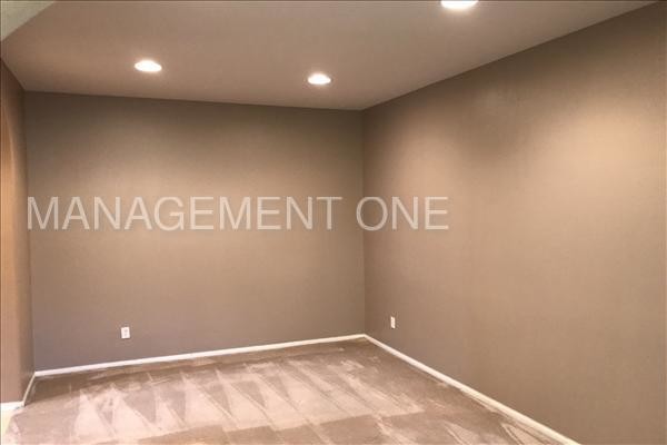 Building Photo - Desirable Home near Moreno Beach