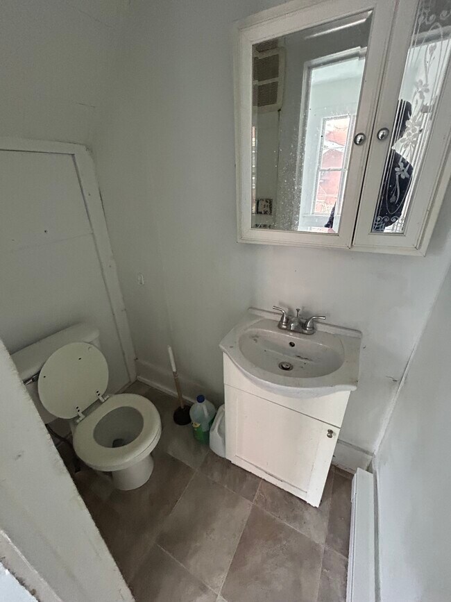1/2 bath - 31 N Fairview St