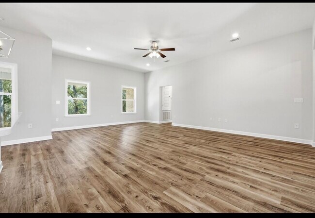 Foto del edificio - 1340 Hornbeam Dr