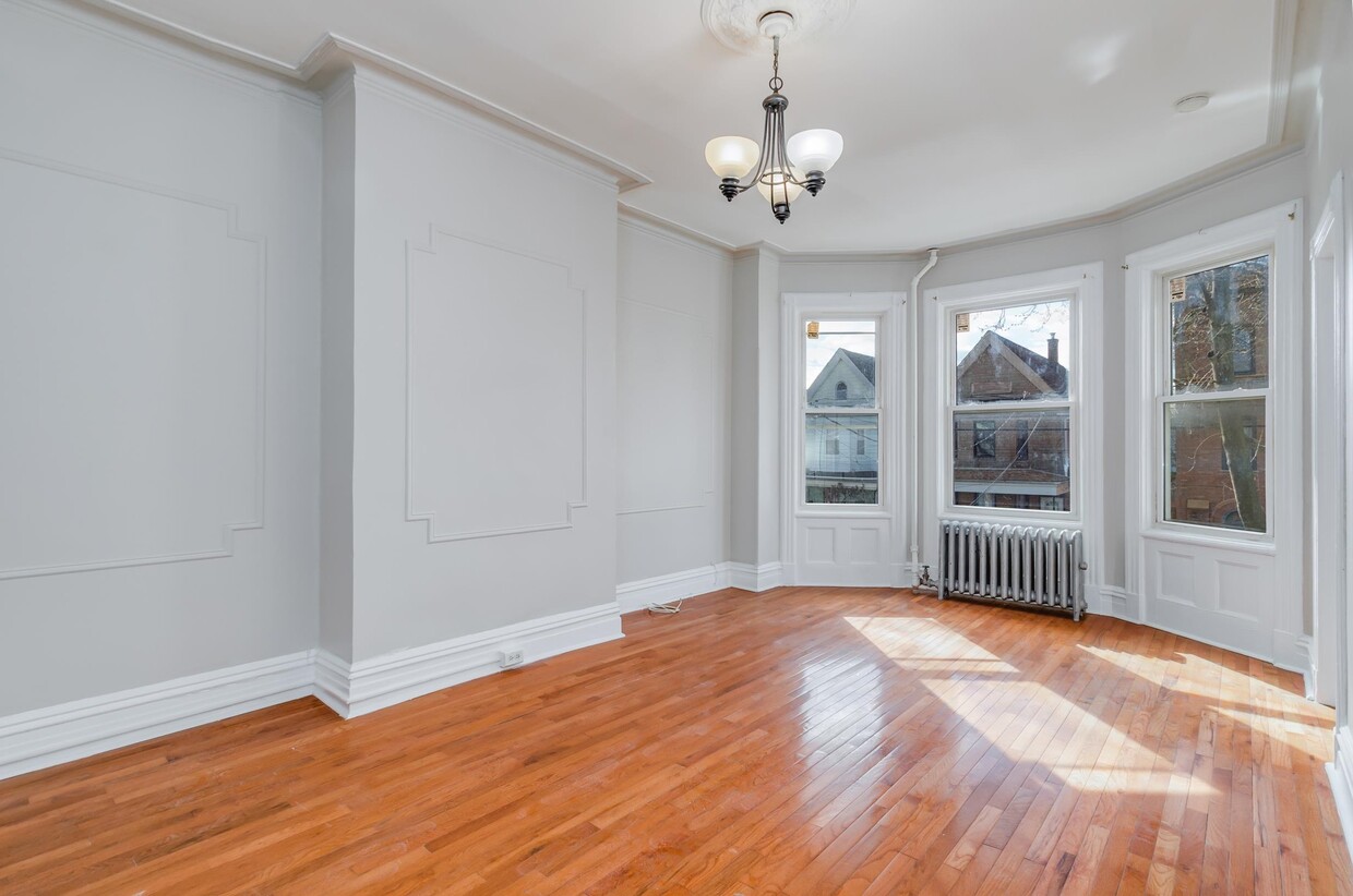 Primary Photo - 100 Clerk St